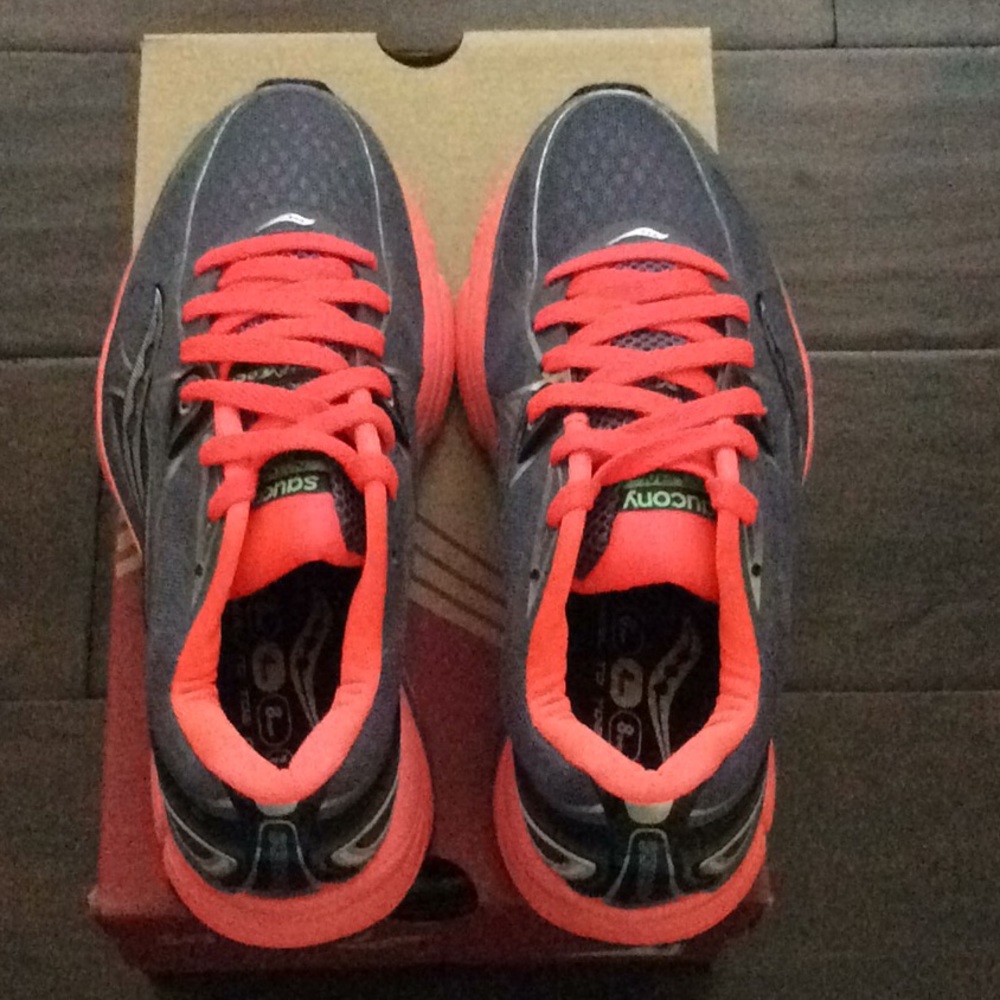 saucony mirage running shoes